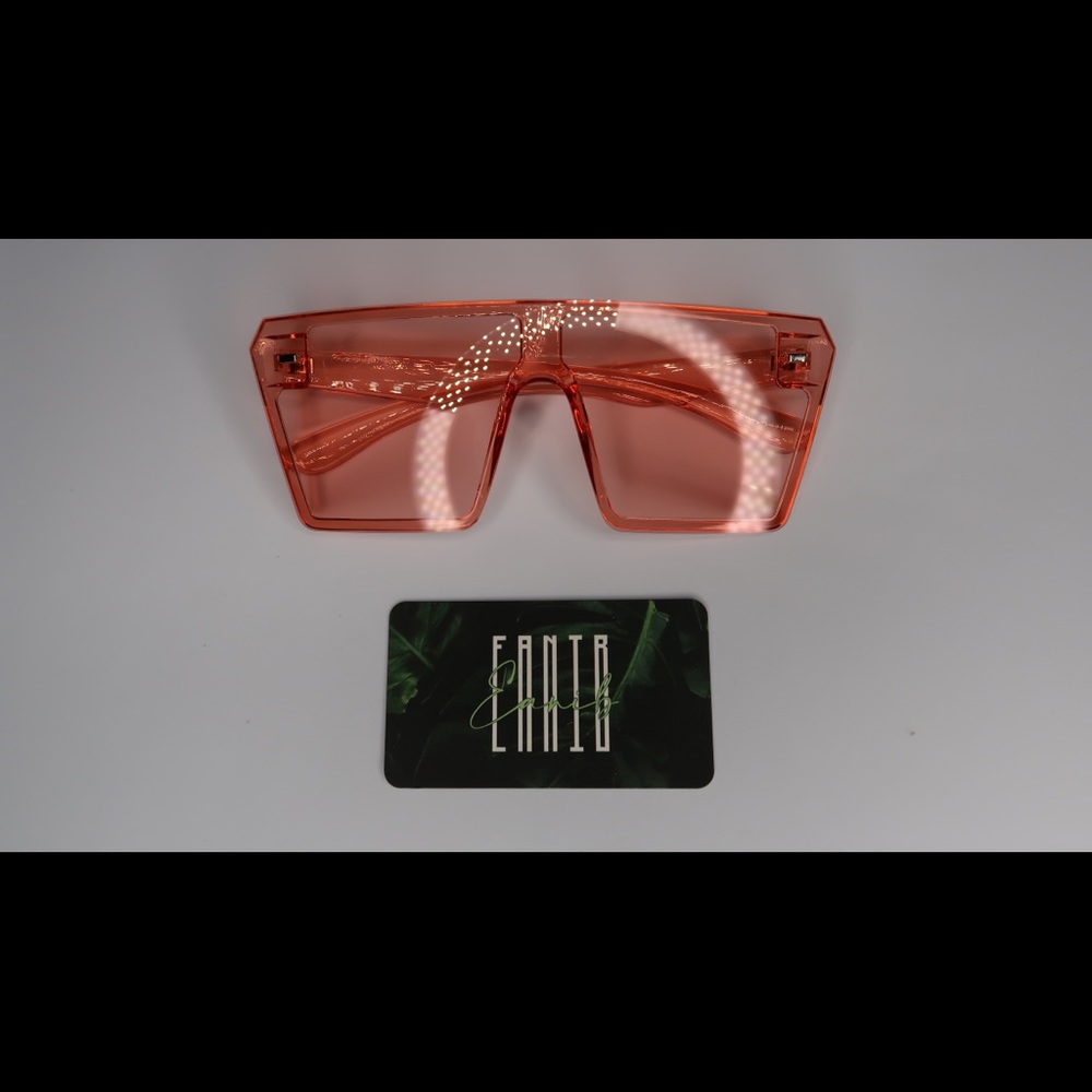 *NEVER WORN** luxury square women sunglasses